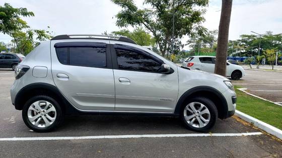 RENAULT SANDERO 1.6 STEPWAY 8V FLEX 4P AUTOMATIZADO